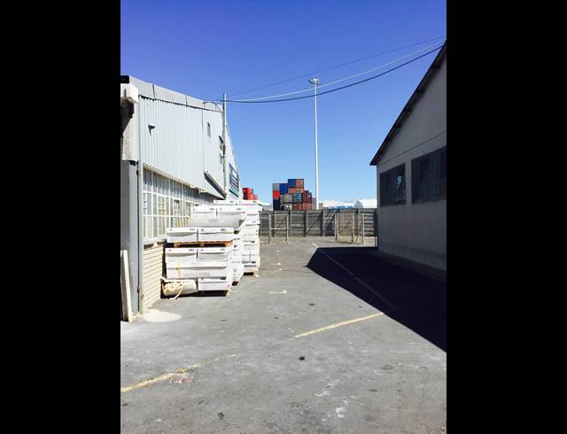 1,856M² FACTORY TO LET IN PAARDEN EILAND